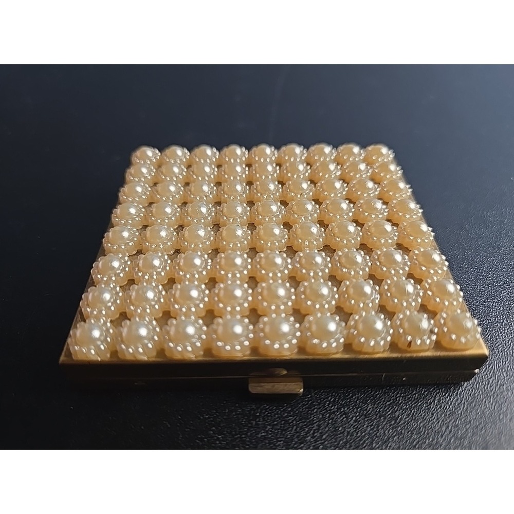 Vintage 1940s Dorset ‎ Faux Pearl Powder Compact w Puff